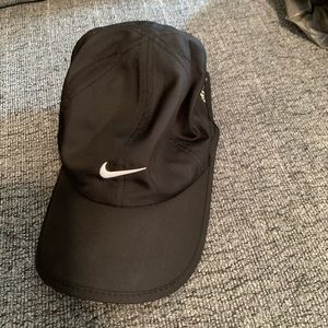 Nike featherlite dry-fit hat